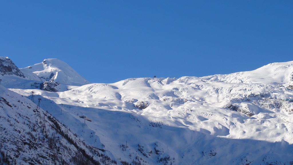 Haus Holiday Saas Fee الغرفة الصورة